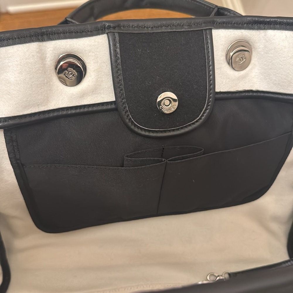 Black and White Canvas CC Logo Tote NWOT - Picture 8 of 12
